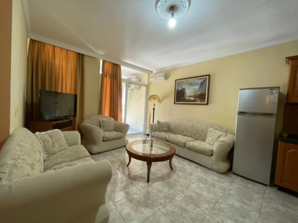 Tirane, jepet me qera apartament 2+1 Kati 10, 100 m² 600 € (Komuna e Parisit)