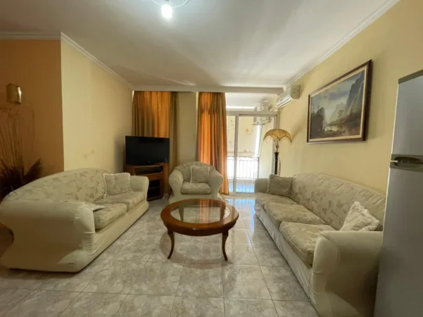 Tirane, jepet me qera apartament 2+1 Kati 10, 100 m² 600 € (Komuna e Parisit)