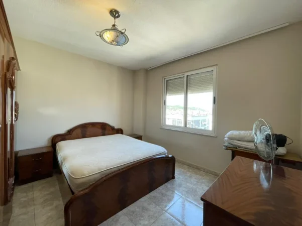 Tirane, jepet me qera apartament 2+1 Kati 10, 100 m² 600 € (Komuna e Parisit)