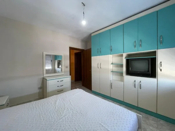 Tirane, jepet me qera apartament 2+1 Kati 10, 100 m² 600 € (Komuna e Parisit)