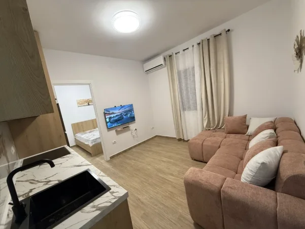 Tirane, jepet me qera apartament 1+1 Kati 1, 60 m² 450 € (5 Maj)