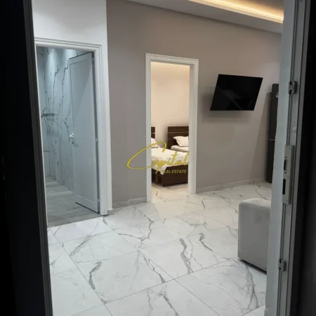 Tirane, jepet me qera apartament 1+1 Kati 1, 55 m² 500 € (5 MAJI)