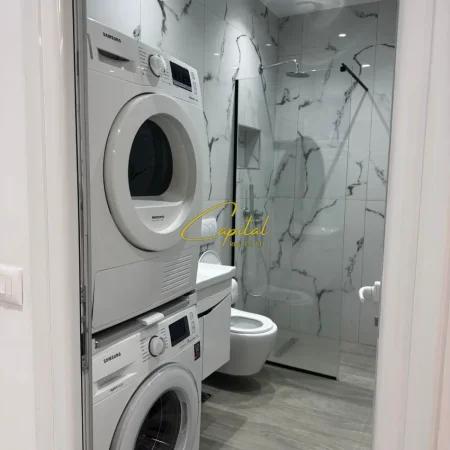 Tirane, jepet me qera apartament 1+1 Kati 1, 55 m² 500 € (5 MAJI)