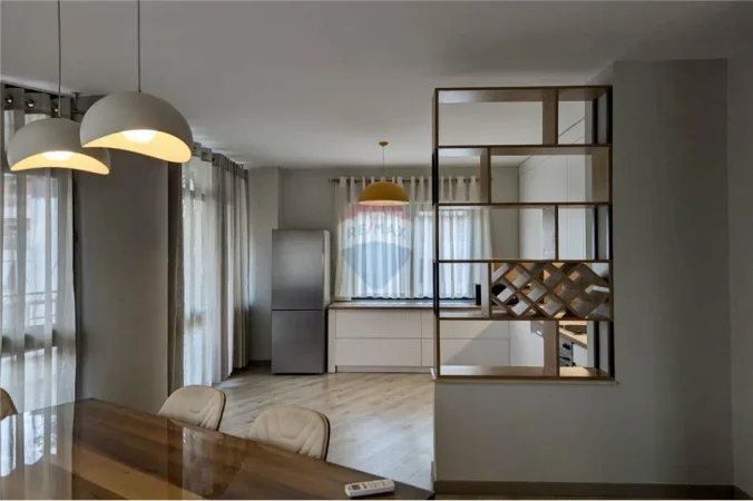 Tirane, jepet me qera apartament 3+1+Aneks+Ballkon Kati 5, 185 m² 2.000 € (Liqeni Artificial)