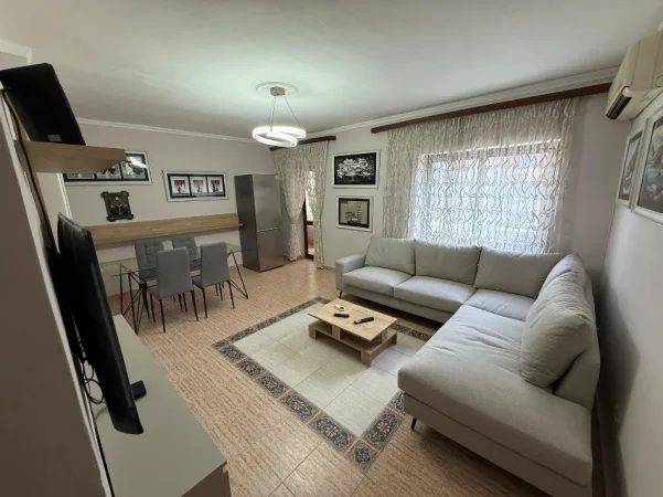 Tirane, jepet me qera apartament 2+1 Kati 4, 70 m² 550 € 
