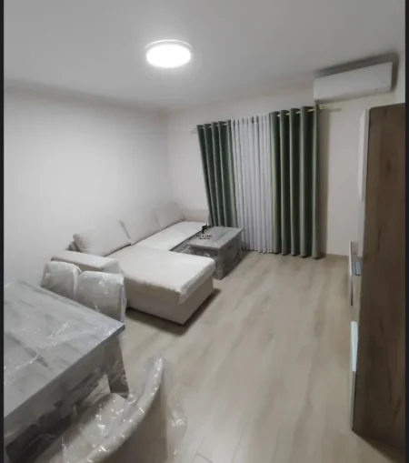 Tirane, jepet me qera apartament 2+1 Kati 2, 90 m² 800 € (KOMUNA E PARISIT)