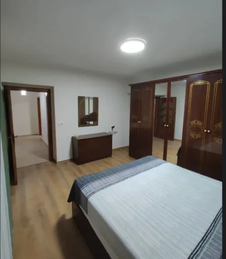 Tirane, jepet me qera apartament 2+1 Kati 2, 90 m² 800 € (KOMUNA E PARISIT)