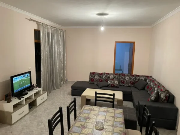 Tirane, jepet me qera apartament 2+1 Kati 2, 90 m² 400 € (Kombinat)