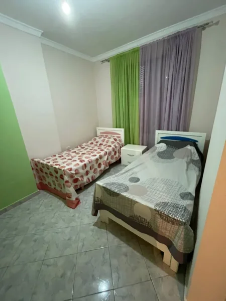 Tirane, jepet me qera apartament 2+1 Kati 2, 90 m² 400 € (Kombinat)