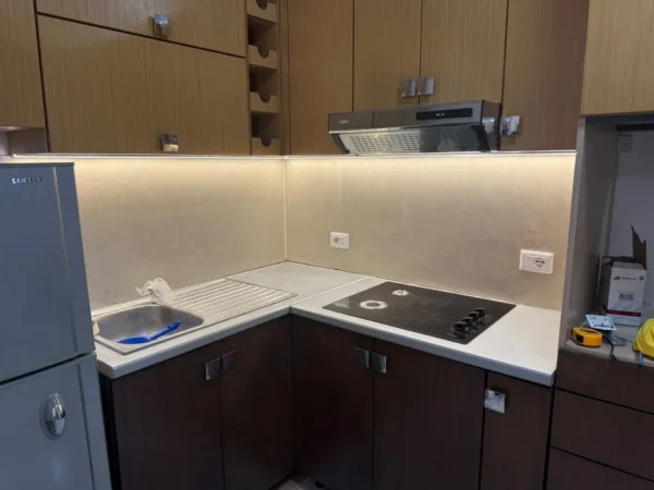 Tirane, jepet me qera apartament 2+1 Kati 2, 90 m² 400 € (Kombinat)