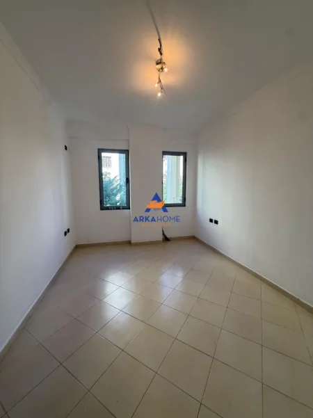Tirane, shitet apartament 2+1+Ballkon Kati 3, 114 m² 150.000 € 