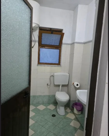 Tirane, jepet me qera apartament 1+1+Ballkon Kati 2, 70 m² 280 € (Selite)