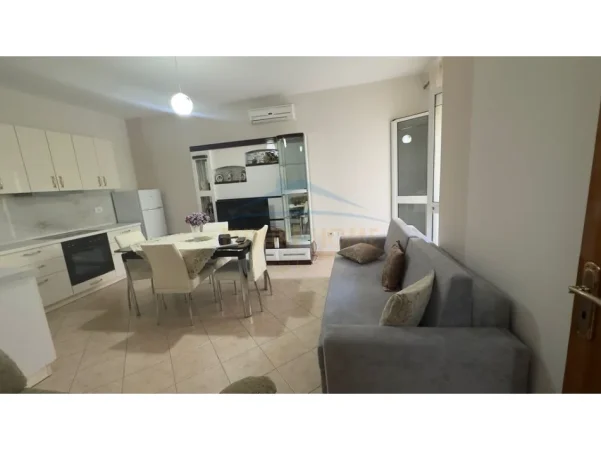 Tirane, jepet me qera apartament 1+1 Kati 1, 65 m² 400 € (Astir)