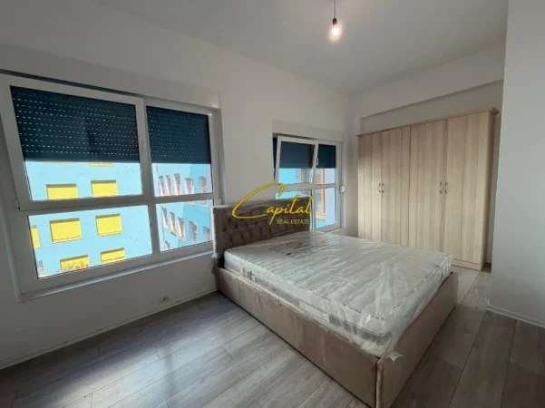 Tirane, jepet me qera apartament 1+1 Kati 2, 60 m² 400 € (ALI DEMI)