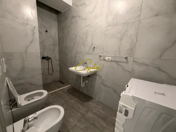 Tirane, jepet me qera apartament 1+1 Kati 2, 60 m² 400 € (ALI DEMI)