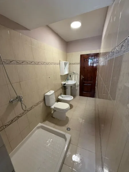 Tirane, jepet me qera apartament 2+1 Kati 4, 70 m² 550 € (RRUGA E ELBASANIT)