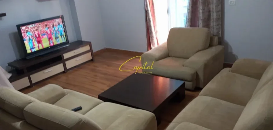 Tirane, jepet me qera apartament 1+1 Kati 4, 85 m² 500 € (PAZARI I RI)