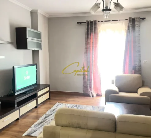 Tirane, jepet me qera apartament 1+1 Kati 4, 85 m² 500 € (PAZARI I RI)