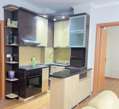 Tirane, jepet me qera apartament 1+1 Kati 4, 85 m² 500 € (PAZARI I RI)