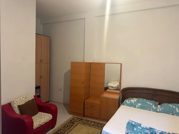 Tirane, jepet me qera apartament 1+1 Kati 1, 55 m² 400 € (Selvia)