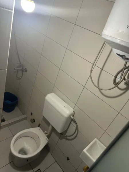 Tirane, jepet me qera apartament 1+1 Kati 1, 55 m² 400 € (Selvia)