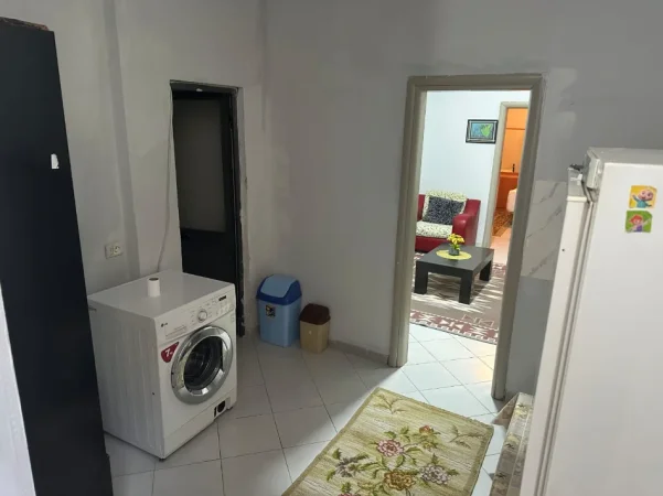 Tirane, jepet me qera apartament 1+1 Kati 1, 55 m² 400 € (Selvia)