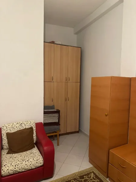Tirane, jepet me qera apartament 1+1 Kati 1, 55 m² 400 € (Selvia)