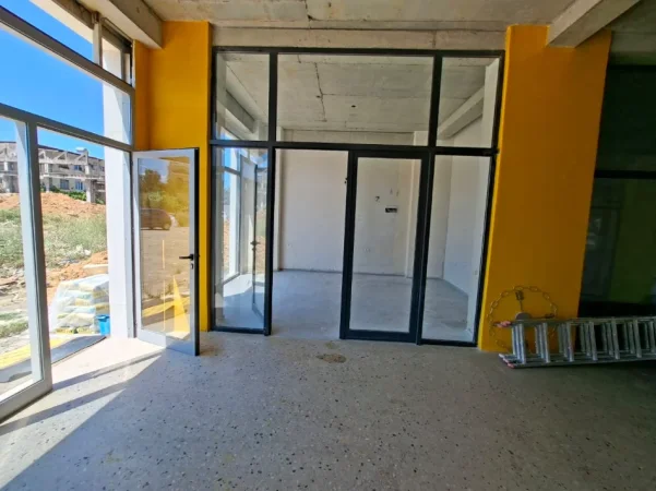 Tirane, jepet me qera dyqan Kati 0, 20 m² 350 € (bulevardi i ri)