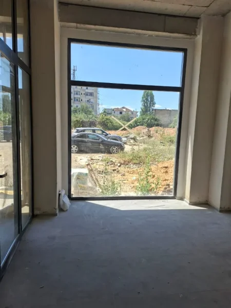 Tirane, jepet me qera dyqan Kati 0, 20 m² 350 € (bulevardi i ri)