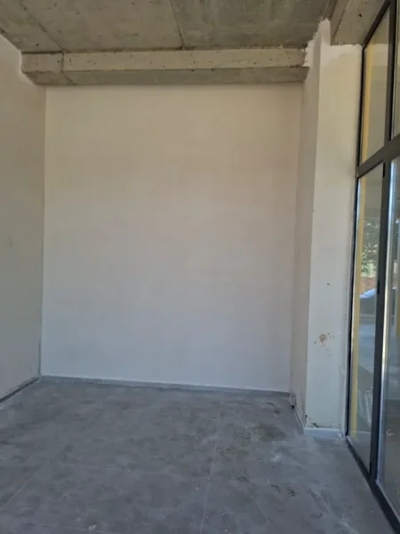 Tirane, jepet me qera dyqan Kati 0, 20 m² 350 € (bulevardi i ri)