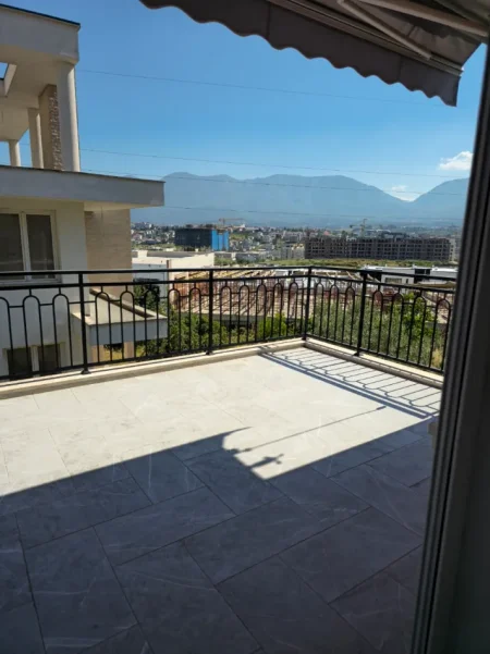 Tirane, jepet me qera Vile 5+1 , 700 m² 4.000 € (TEG)