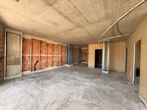 SHITET APARTAMENT GRADIENT RESIDENCE, LIQENI I THATE, 3+1+VERANDE