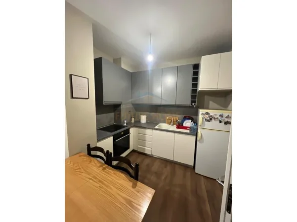 Tirane, shitet apartament 1+1 Kati 5, 54 m² 105.000 € (Pallatet Cabej)