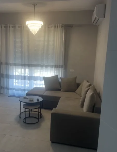 Tirane, jepet me qera apartament 2+1+Ballkon Kati 7, 101 m² 600 € (Brryli)