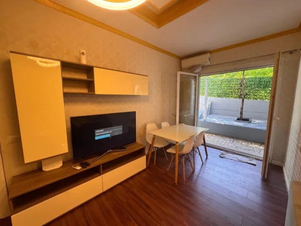 Tirane, jepet me qera apartament 2+1 Kati 0, 140 m² 750 € (Liqeni i Thatë)