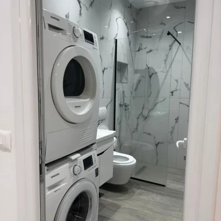 Tirane, jepet me qera apartament 1+1 Kati 0, 55 m² 500 € (Rruga 5 Maji)