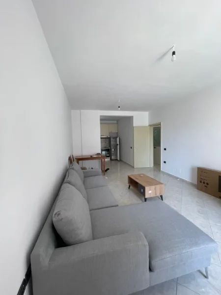 Tirane, jepet me qera apartament 1+1 , 80 m² 400 € (Astir)