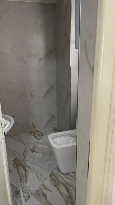 Durres, jepet me qera garsonier Kati 1, 40 m² 150 € (Spitallë)