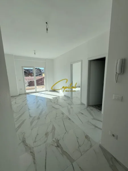 Tirane, jepet me qera apartament 1+1 Kati 1, 65 m² 400 € (LAPRAKE)