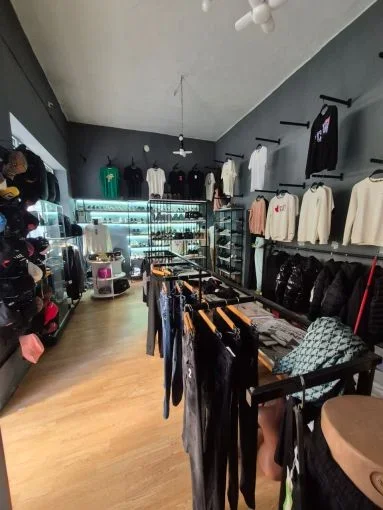 Tirane, jepet me qera dyqan Kati 0, 30 m² 500 € (rruga myslym shyri)
