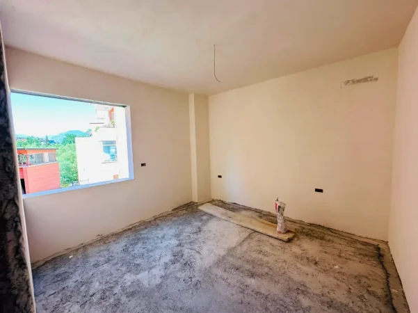 Tirane, shitet apartament 2+1+Ballkon Kati 2, 99 m² 158.000 € (Kopshti Botanik)
