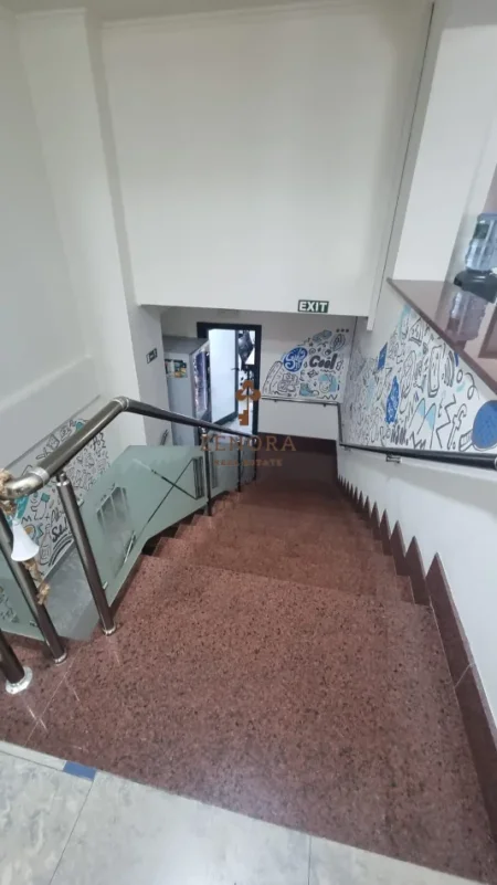 Tirane, shitet zyre Kati 0, 350 m² 1.500.000 € (Shehsi Willson)