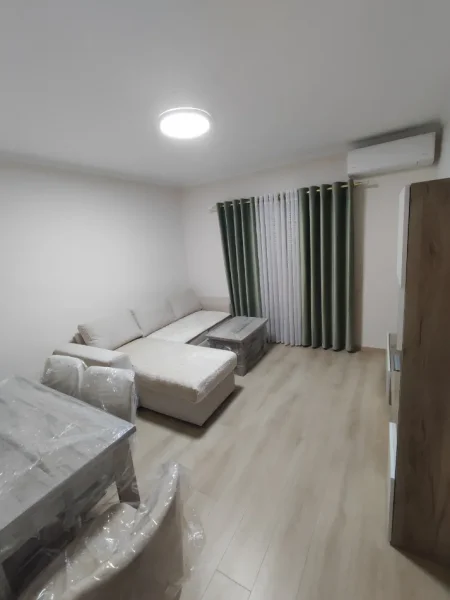 Tirane, jepet me qera apartament 2+1+Aneks+Ballkon Kati 1, 90 m² 800 € (rruga mine peza , rruga fortuzi)