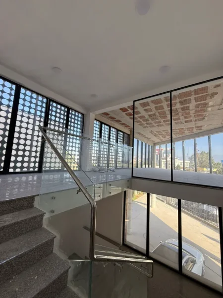 Tirane, jepet me qera aktivitet biznesi Kati 0, 1.250 m² 2.599 € (Autostrada Tirane Durres)