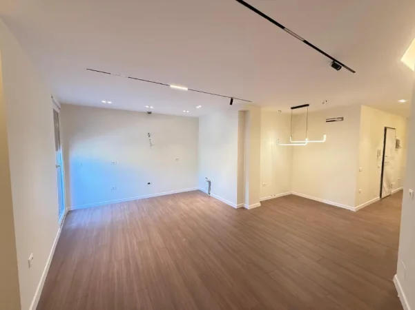 Tirane, shitet apartament 2+1+Ballkon Kati 5, 79 m² 195.000 € (Materniteti Ri)