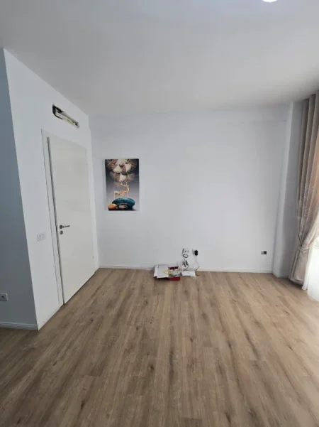 Tirane, shitet apartament 1+1+Ballkon Kati 3, 74 m² 130.000 € (FRESK)