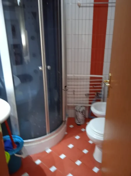 Tirane, jepet me qera garsonier Kati 2, 35 m² 500 € (RRUGA E DURRESIT)