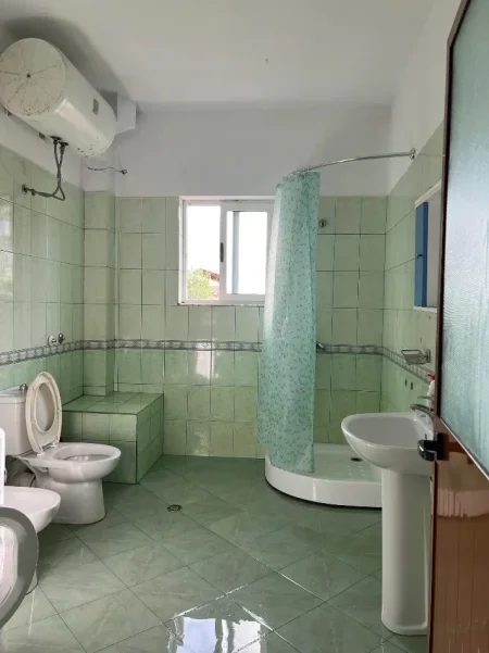 Tirane, jepet me qera apartament 2+1 Kati 1, 100 m² 400 € (Vilat Gjermane)
