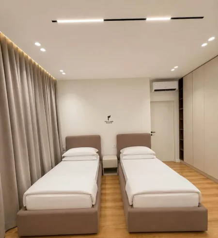 Tirane, jepet me qera apartament 2+1 Kati 0, 120 m² 2.200 € (LIQENI I THATE)