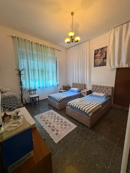 Tirane, jepet me qera apartament 1+1 Kati 2, 65 m² 400 € (Sheshi Karl Topia)
